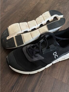 On Running Men's Black and White Cloud-Style Athletic Shoes